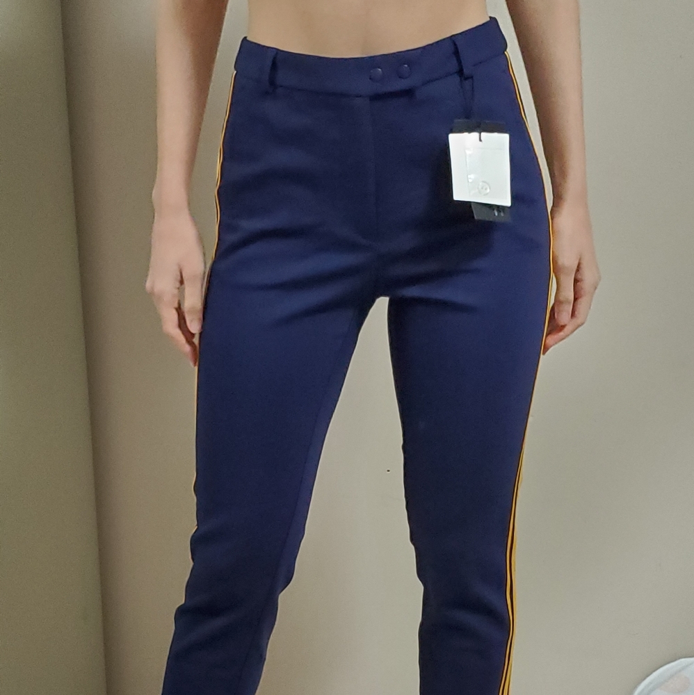 STRADIVARIUS Navy Blue Capris - NEW!